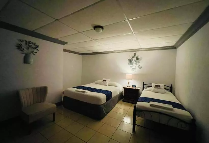 پانسیون Hostal Clary