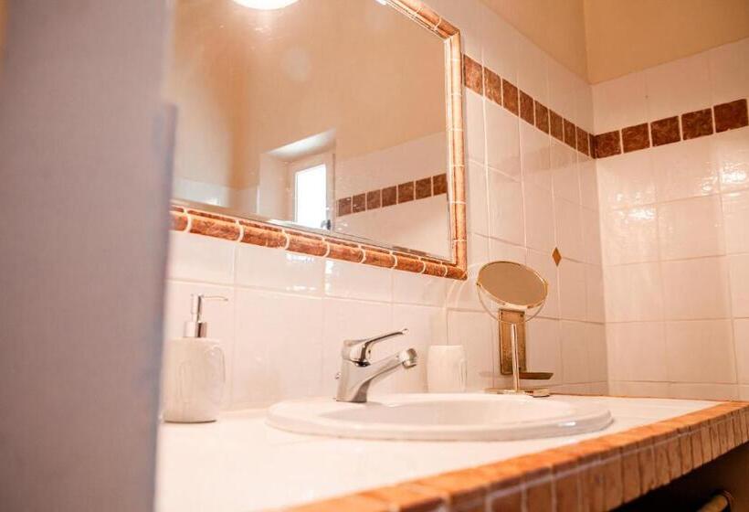 膳宿费 Mas De Lure