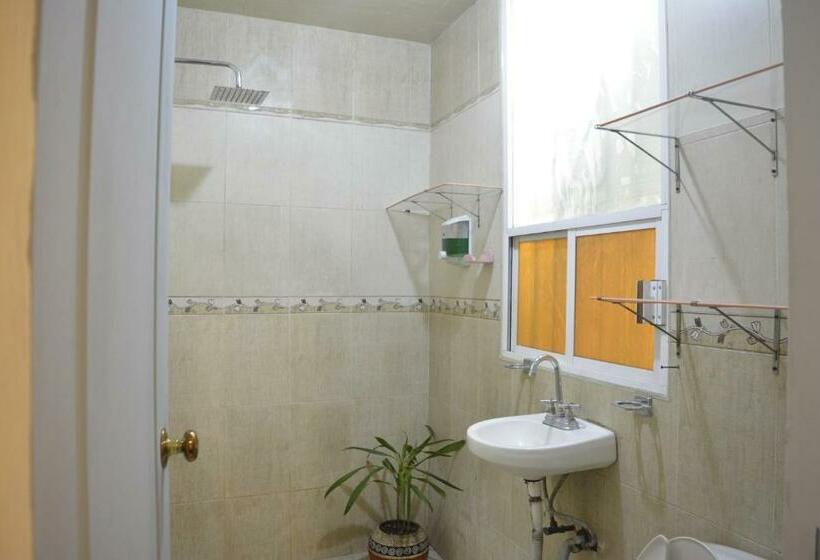 פנסיון Monkstel Puebla