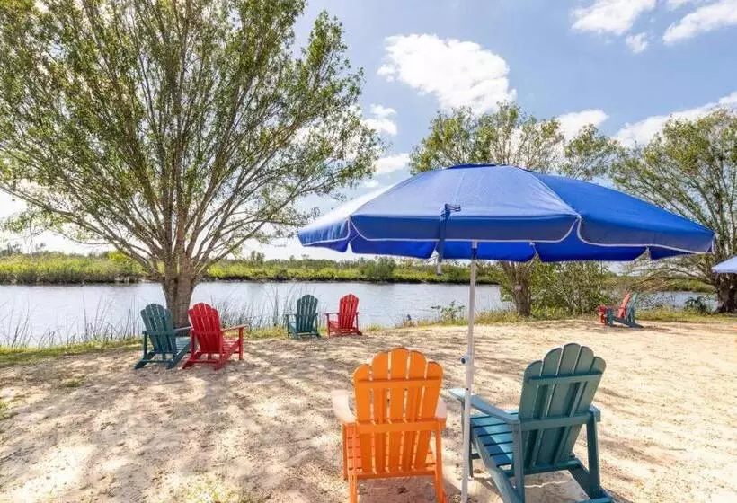 Beautiful Waterfront Condo 1