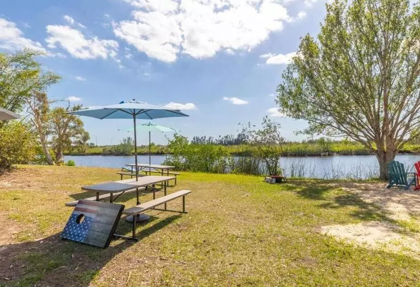 Beautiful Waterfront Condo 1