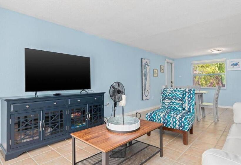 Beautiful Waterfront Condo 1