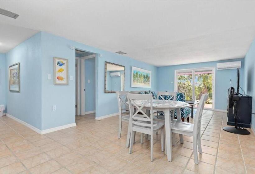 Beautiful Waterfront Condo 1