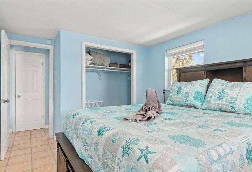 Beautiful Waterfront Condo 1