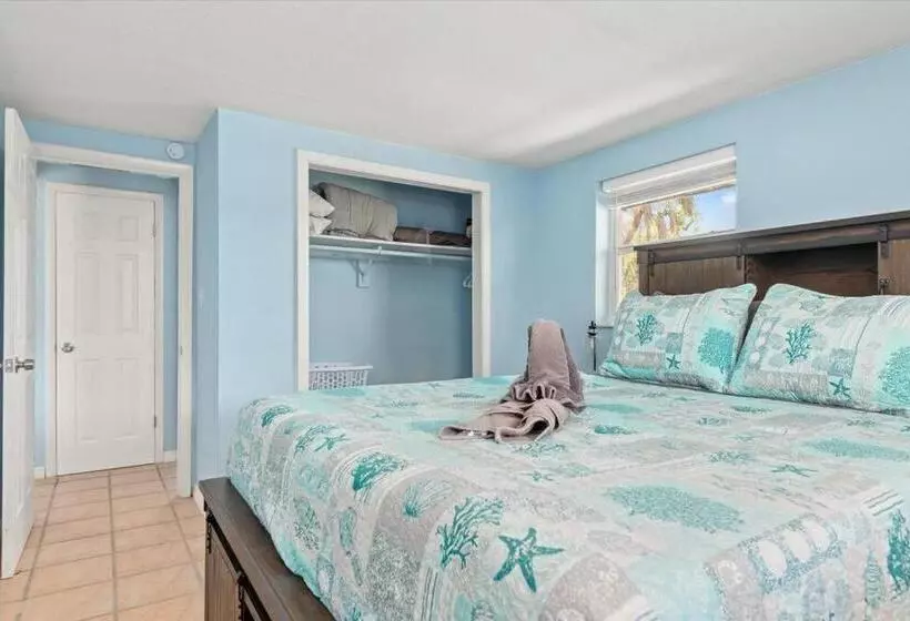 Beautiful Waterfront Condo 1