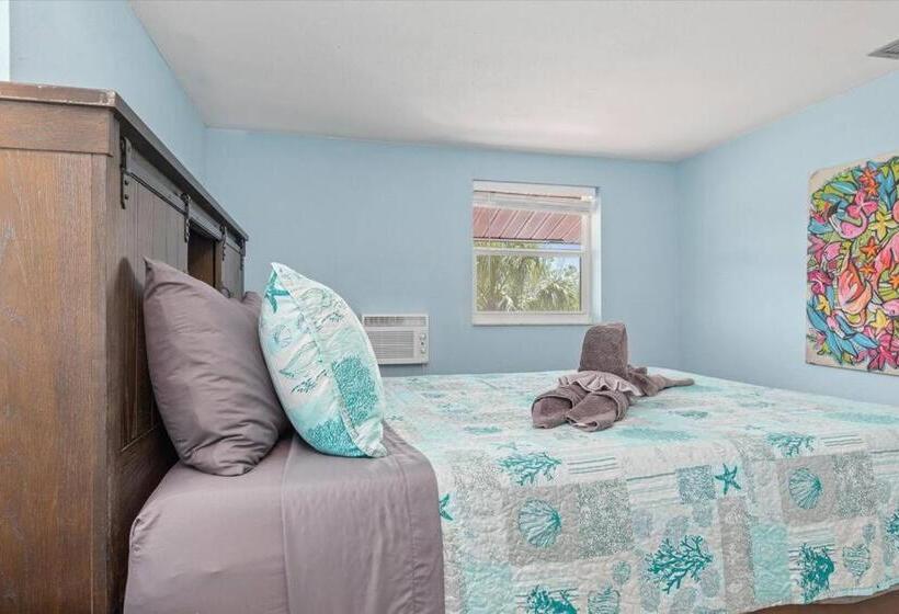 Beautiful Waterfront Condo 1