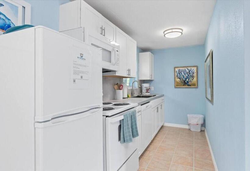 Beautiful Waterfront Condo 1