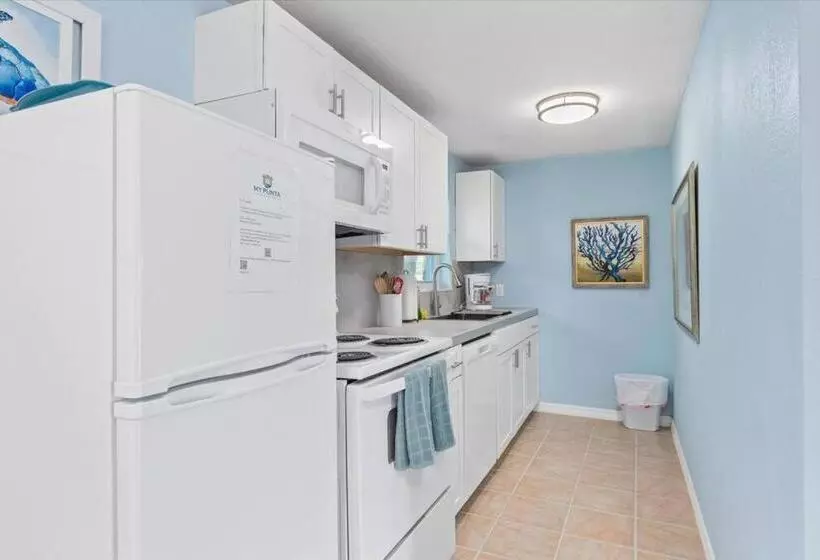 Beautiful Waterfront Condo 1