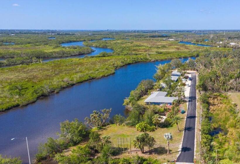 Beautiful Waterfront Condo 1