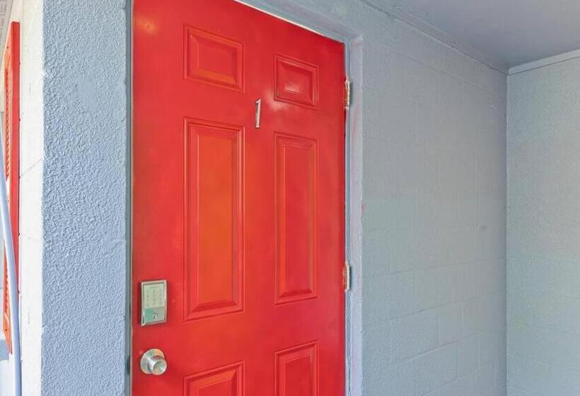 Beautiful Waterfront Condo 1