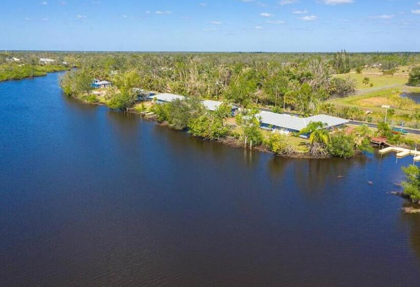 Beautiful Waterfront Condo 1