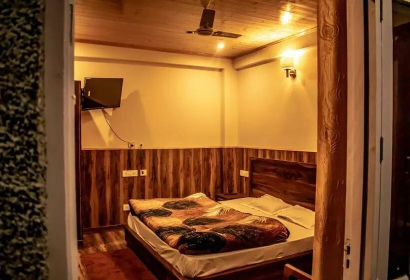Aamiaismajoitus (B&B) Gayatri Lodge