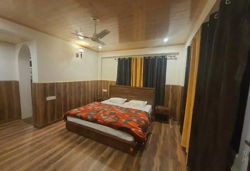 Aamiaismajoitus (B&B) Gayatri Lodge
