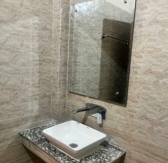 בית מלון כפרי Shanti Residency