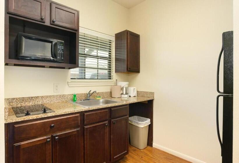 Отель The Lodge At Kenedy