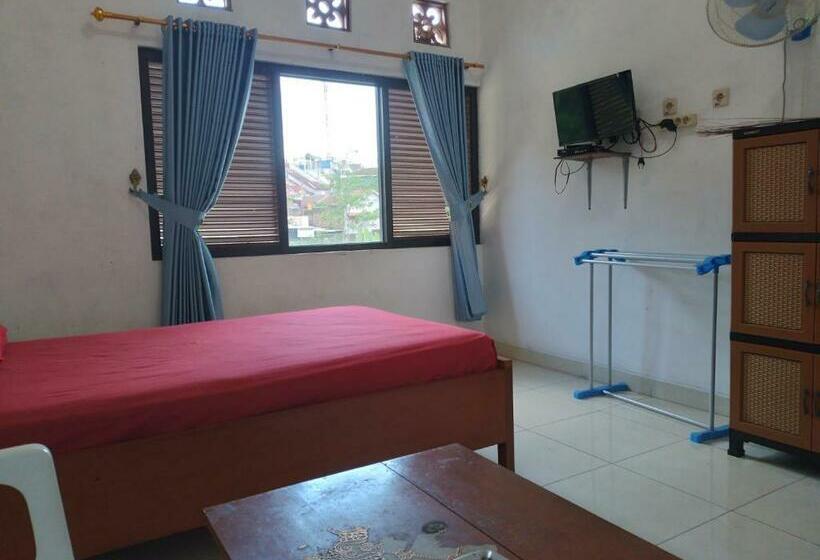 בית מלון כפרי Wisma Galiharum Banjarnegara