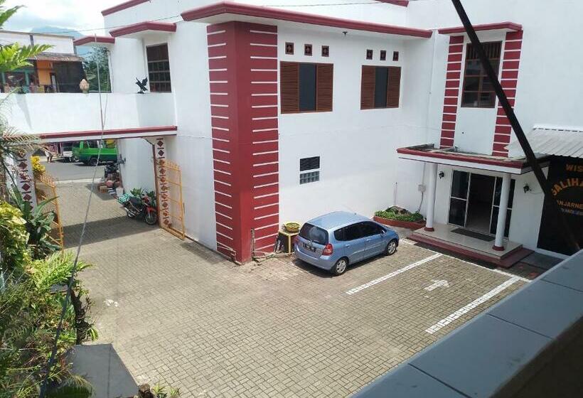 בית מלון כפרי Wisma Galiharum Banjarnegara