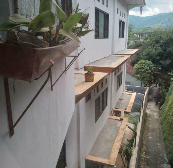 בית מלון כפרי Wisma Galiharum Banjarnegara