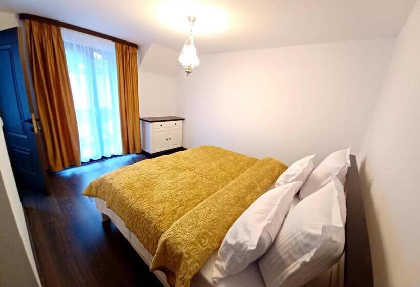 پانسیون Conacul Munții Bucovinei