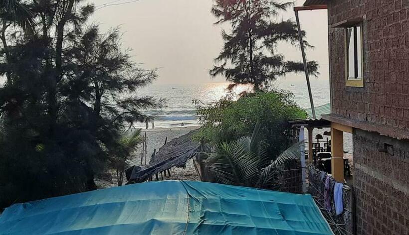 پانسیون Sarang Beach Rooms