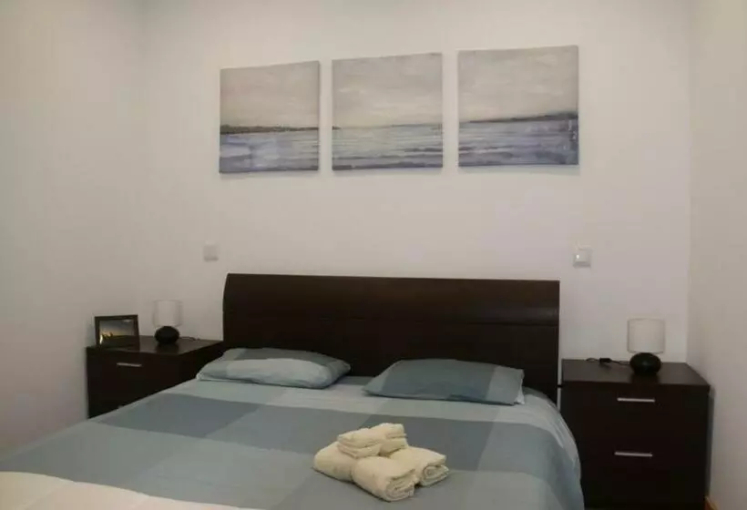 ペンション The Surf House Furadouro