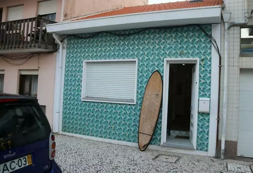 ペンション The Surf House Furadouro