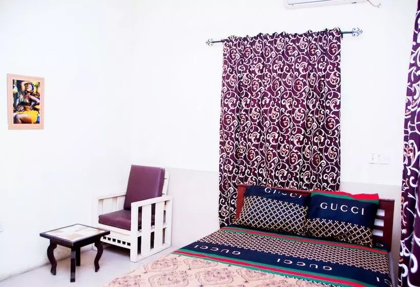 پانسیون Zenmof Royal Guest House
