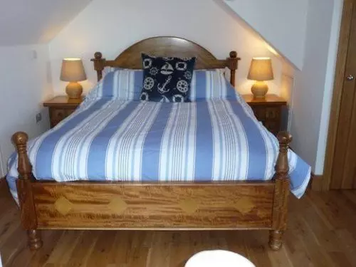 تختخواب و صبحانه Gun Rock