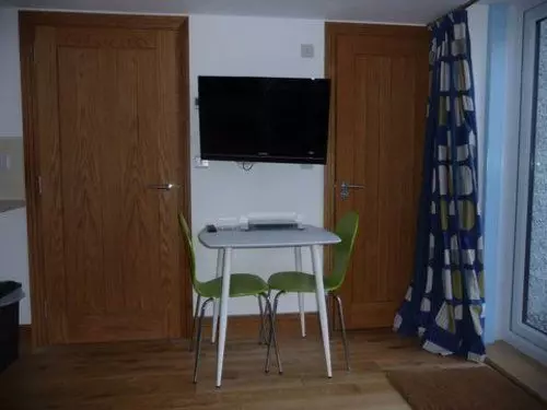 تختخواب و صبحانه Gun Rock