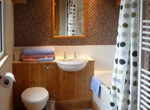 تختخواب و صبحانه Gun Rock