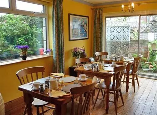 تختخواب و صبحانه Gun Rock