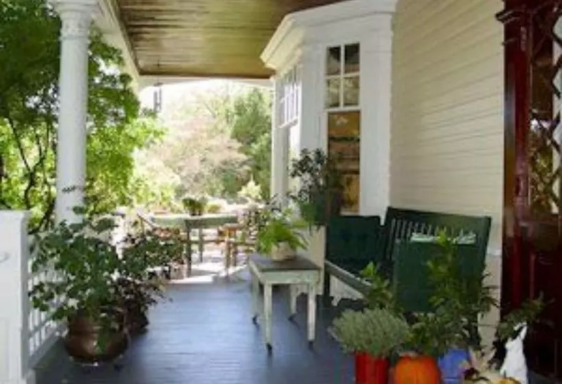 Bed and Breakfast Olde Staunton Inn