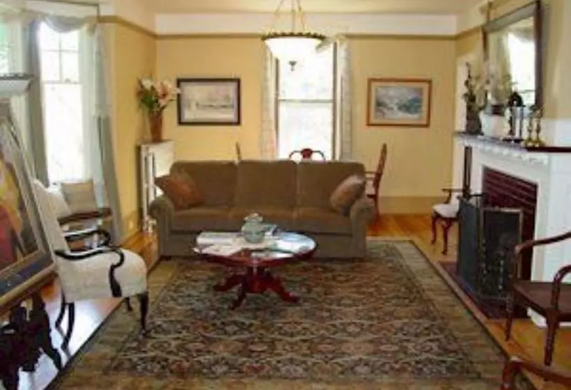 Bed and Breakfast Olde Staunton Inn