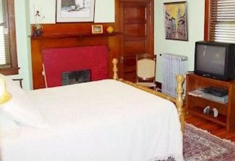 Bed and Breakfast Olde Staunton Inn