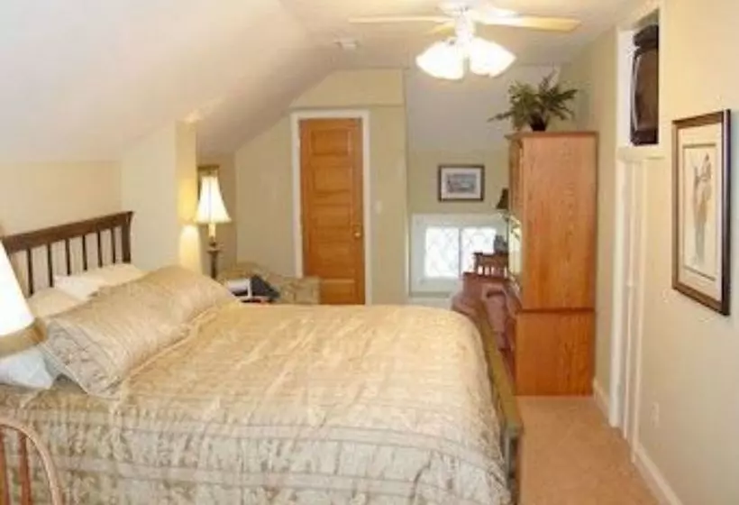 Bed and Breakfast Olde Staunton Inn