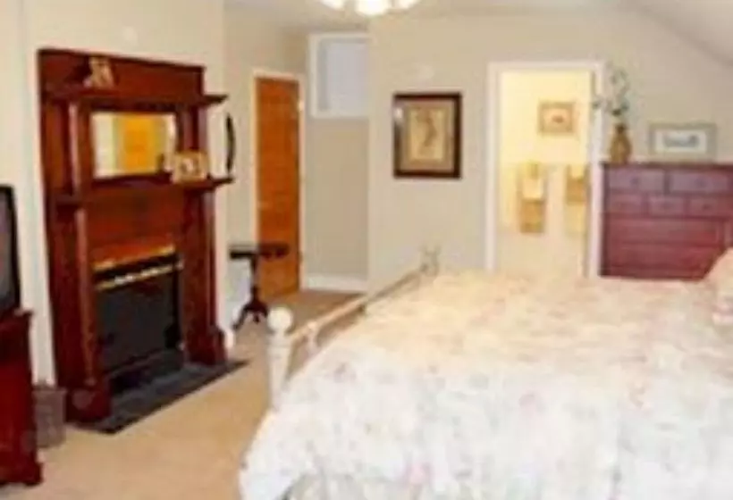 Bed and Breakfast Olde Staunton Inn