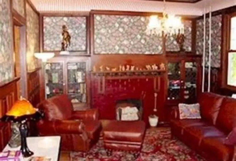 Bed and Breakfast Olde Staunton Inn