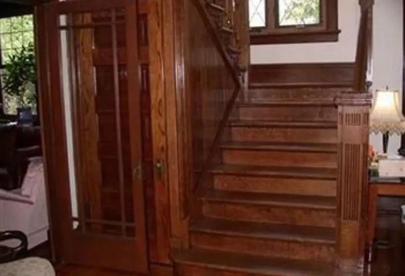 Bed and Breakfast Olde Staunton Inn