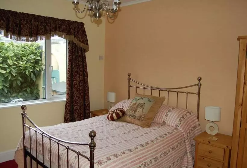 Bed and Breakfast Paths End