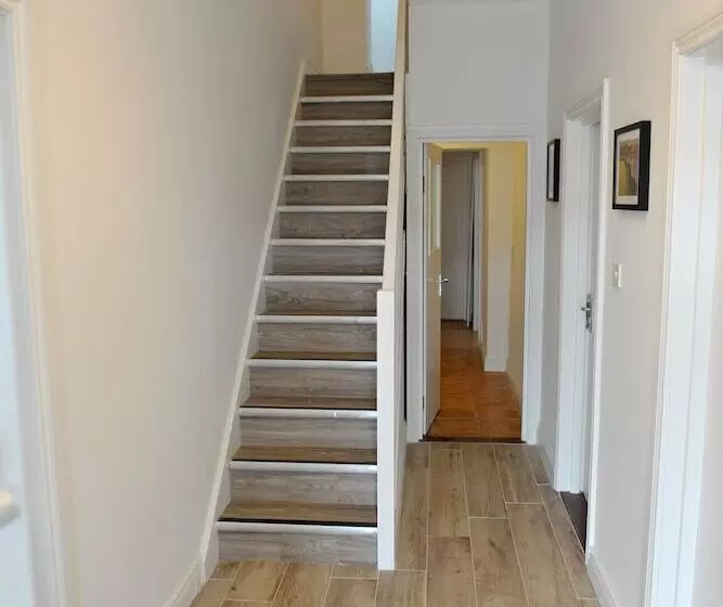 تختخواب و صبحانه Portcaman House