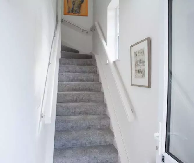 تختخواب و صبحانه Portcaman House