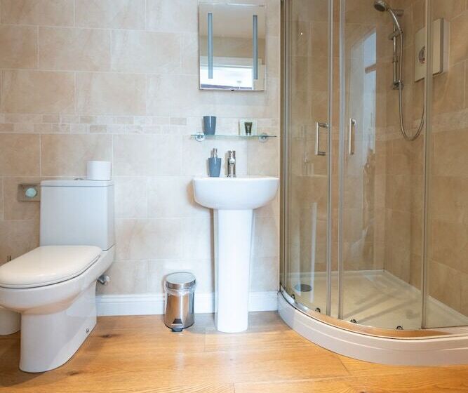 مبيت وإفطار Rockingham Lodge