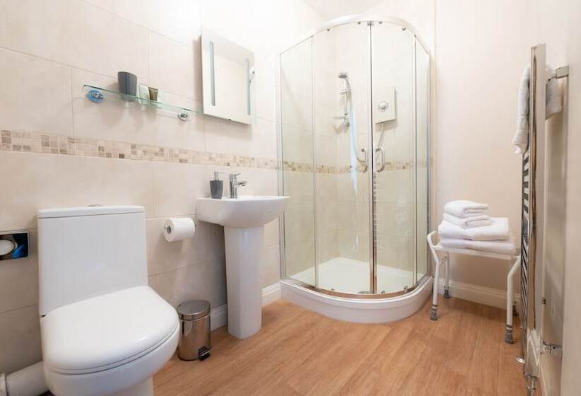 مبيت وإفطار Rockingham Lodge