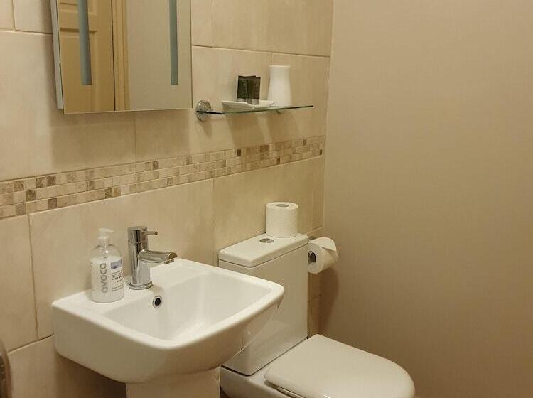 مبيت وإفطار Rockingham Lodge