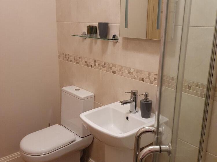 مبيت وإفطار Rockingham Lodge