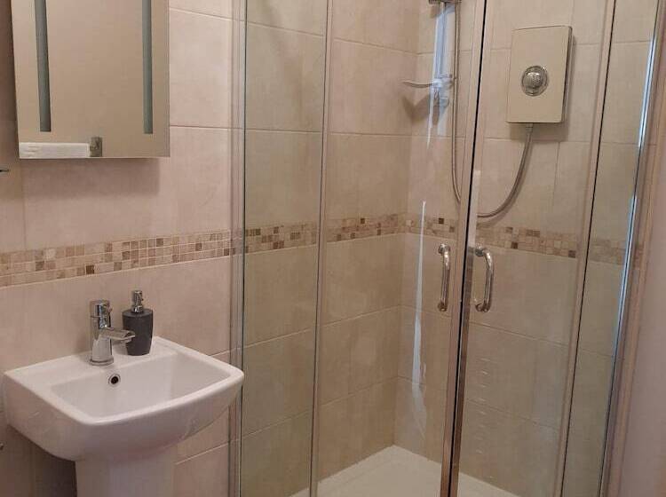 مبيت وإفطار Rockingham Lodge