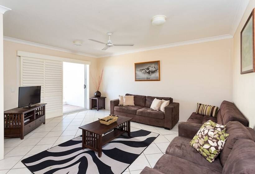 Burleigh Point Holiday Apartments