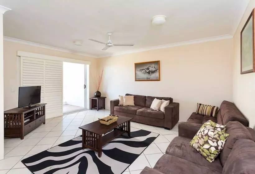 Burleigh Point Holiday Apartments