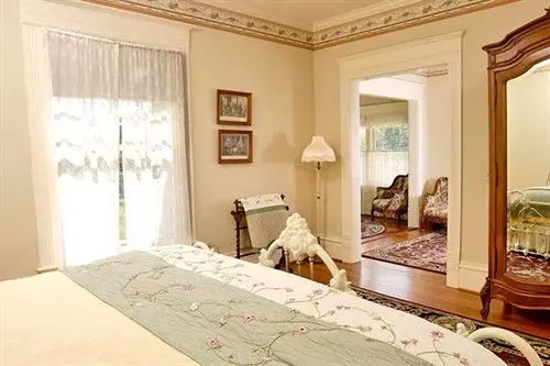 Corinthian Bed & Breakfast