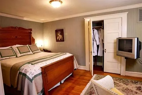 Corinthian Bed & Breakfast